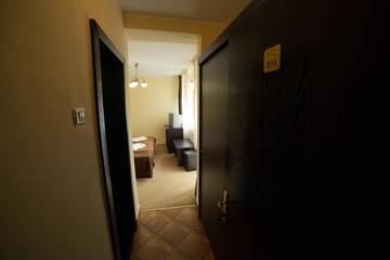 Фото номера Двухместный номер с 1 кроватью или 2 отдельными кроватями Отель Hotel Muntele Mic г. Borlova 11