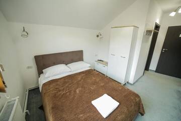 Фото номера Небольшой двухместный номер с 1 кроватью Отель Hotel Muntele Mic г. Borlova 3